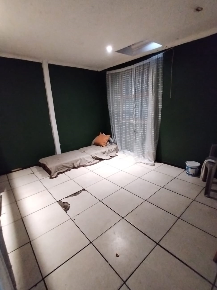  Bedroom Property for Sale in Lavender Hill Western Cape